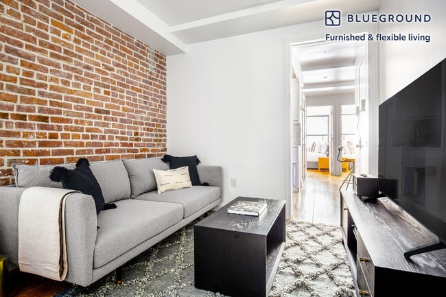 Building Photo - 41 W 24th St