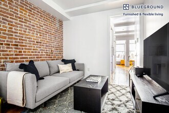 Building Photo - 41 W 24th St