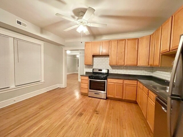 Foto del edificio - 908 W Waveland Ave