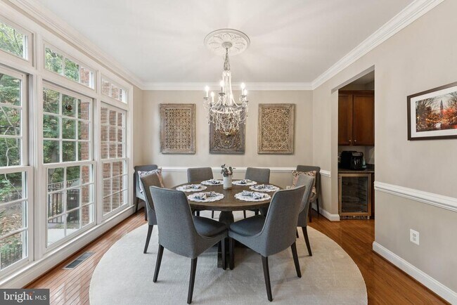 Foto del edificio - 1627 Colonial Hills Dr