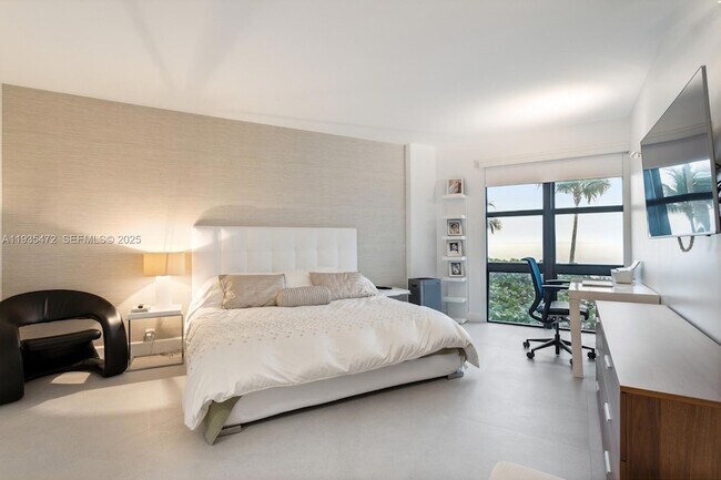 Foto del edificio - 1111 Crandon Blvd