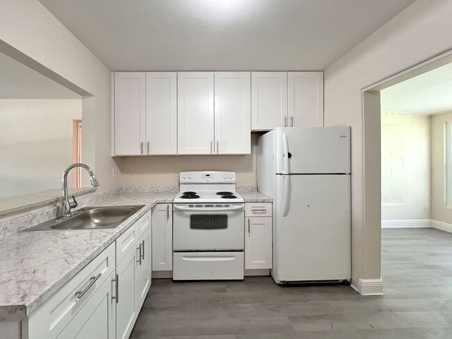 Building Photo - 503 Ave H SE