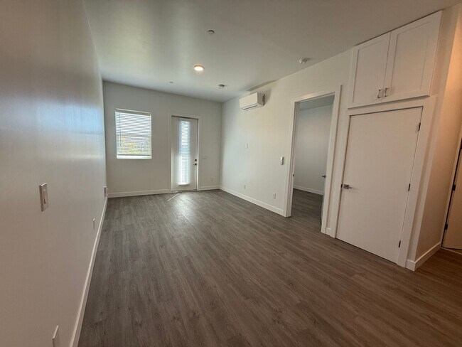 Foto del edificio - 455 W Holmes Ave