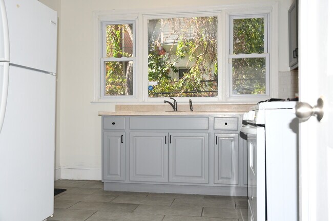 Building Photo - 1430 N 58th St