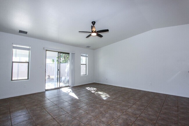 Foto del edificio - 4849 N Judy Ct