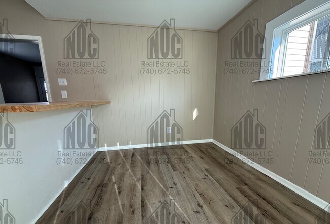 Building Photo - 148 148 1/2 E Allen St. - 148