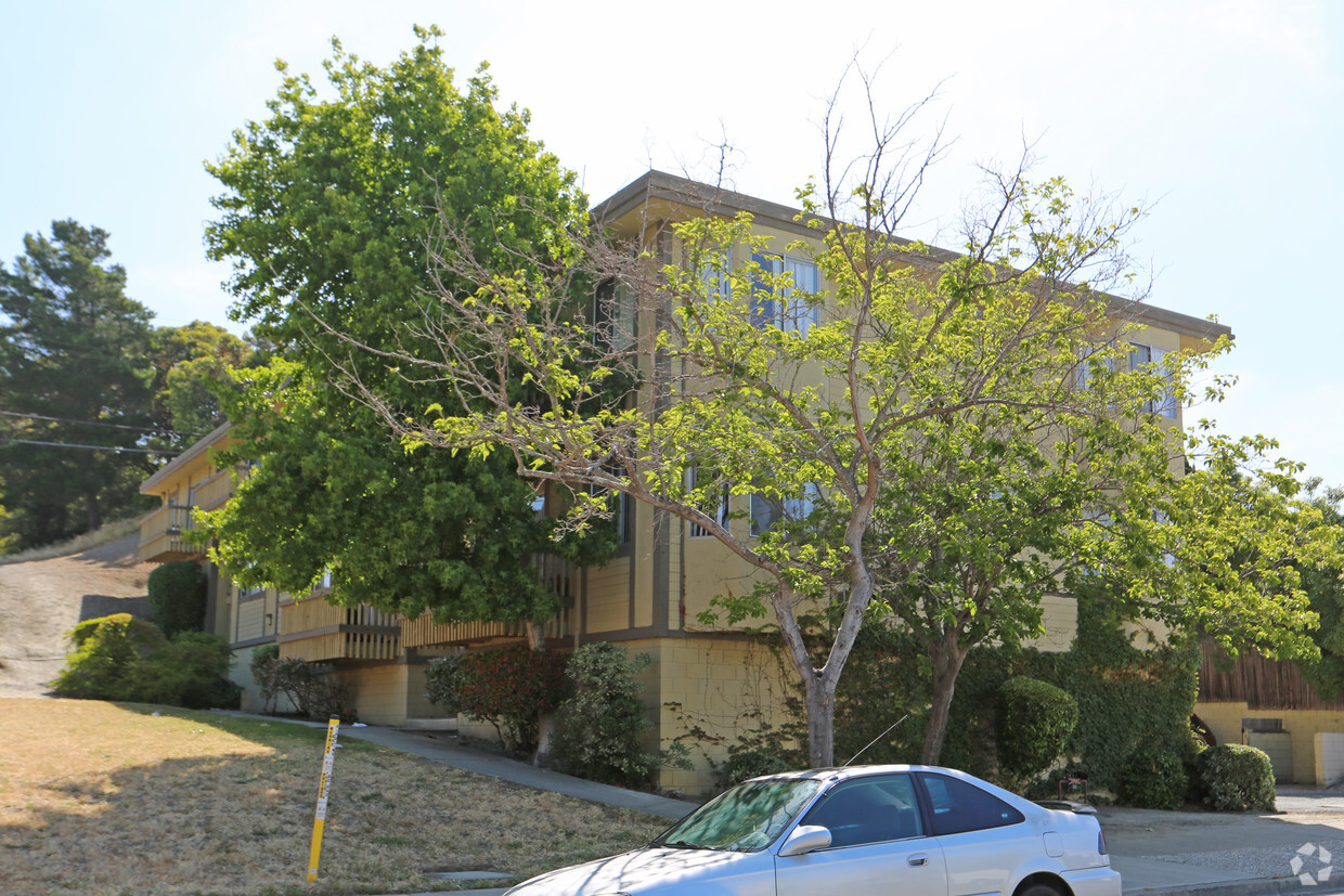 Building Photo - Hilltop Apartments