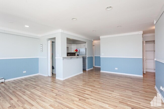 Building Photo - 2 bedroom in Chicago IL 60402
