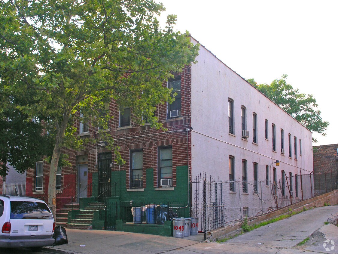 Building Photo - 1043 Lowell St