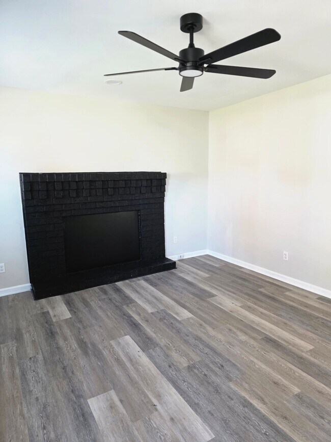 Building Photo - 6809 Valleybrook Dr