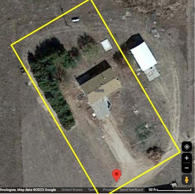 Building Photo - 4 Bedroom - 3 Bathroom just outside of town!