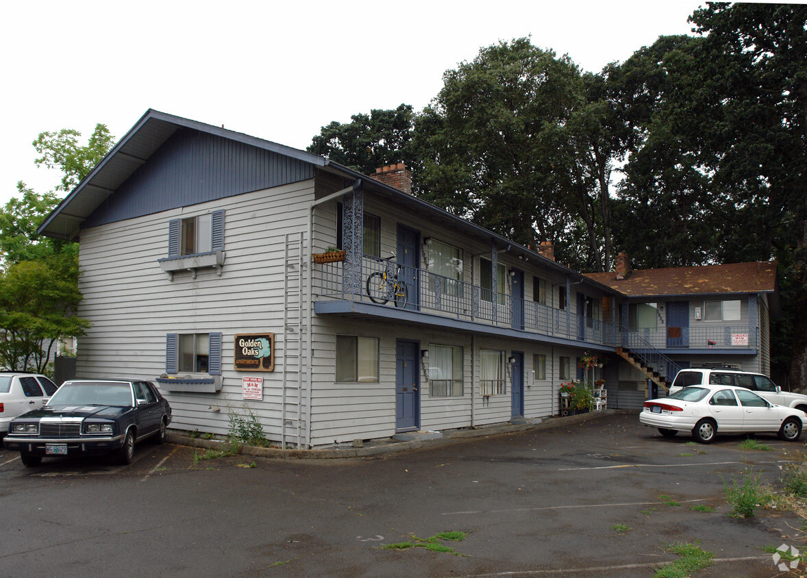 Foto del edificio - Golden Oaks Apartments