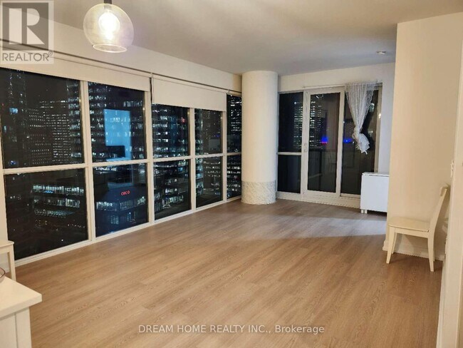 Photo du bâtiment - 1 The Esplanade