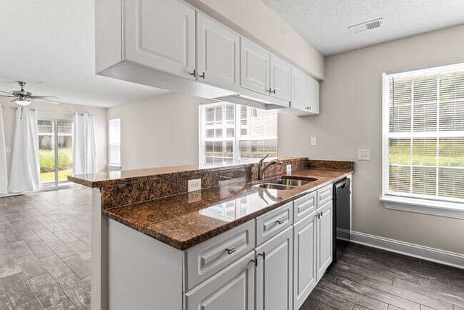 Foto del edificio - Woodmoor Condo
