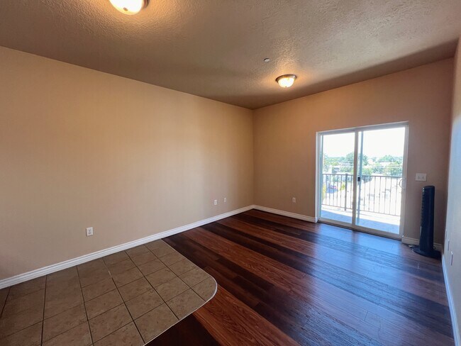 Foto del edificio - Beautiful Condo in Millcreek!