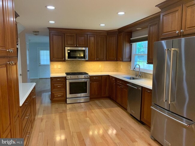 Building Photo - 816 Diamond Dr