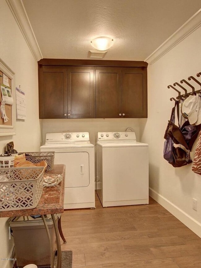 Building Photo - 3 bedroom Townhome