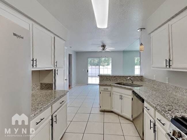 Building Photo - 2835 Floral Peak Dr