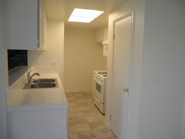 Building Photo - 2567 Rudder Ave