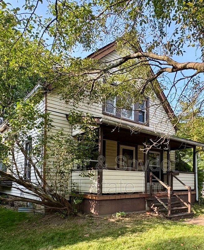 Building Photo - 605 Sackett Ave