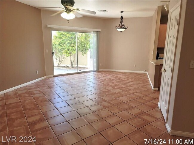 Building Photo - WONDERFUL SINGLE STORY PATIO HOME IN GATED...