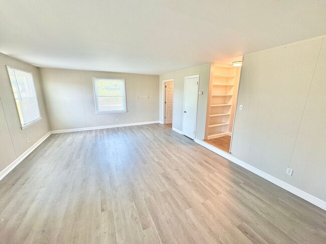 Building Photo - 224 28th Ave Pl NE