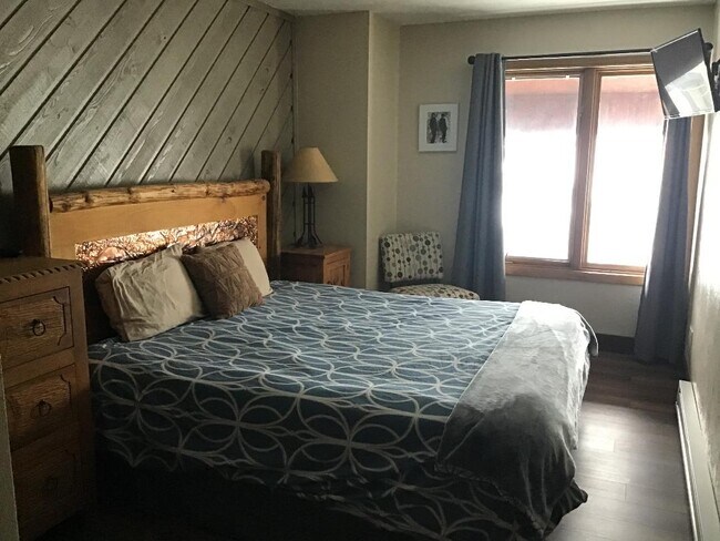 Foto del edificio - 305 S Park Ave