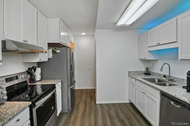 Foto del edificio - 6457 McNichols Ct