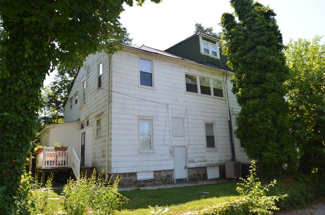 Building Photo - Roland Park Apartments