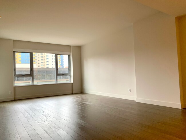 Building Photo - Insignia Condominium ~ Belltown/South Lake...