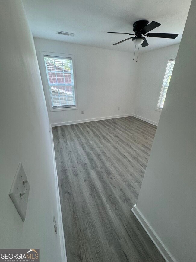 Foto del edificio - 6365 Connell Rd