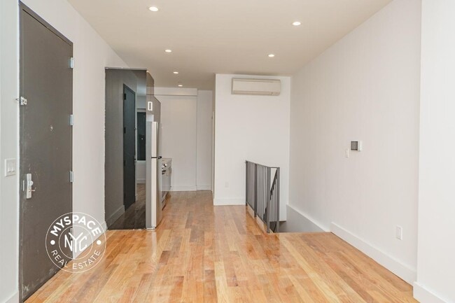 Foto del edificio - 472 Gates Ave