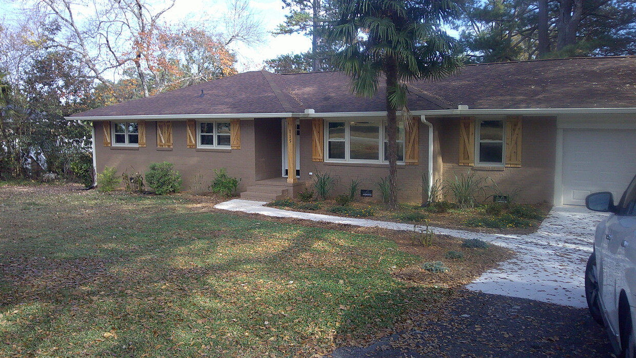 Primary Photo - 115 Twin Lakes Dr
