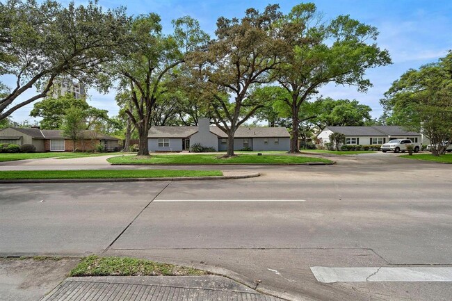 Building Photo - 1068 Chimney Rock Rd