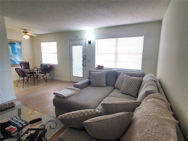 Foto del edificio - 800 SW 131st Ave