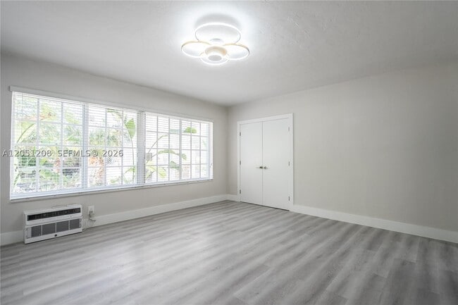 Building Photo - 2420 Flamingo Dr