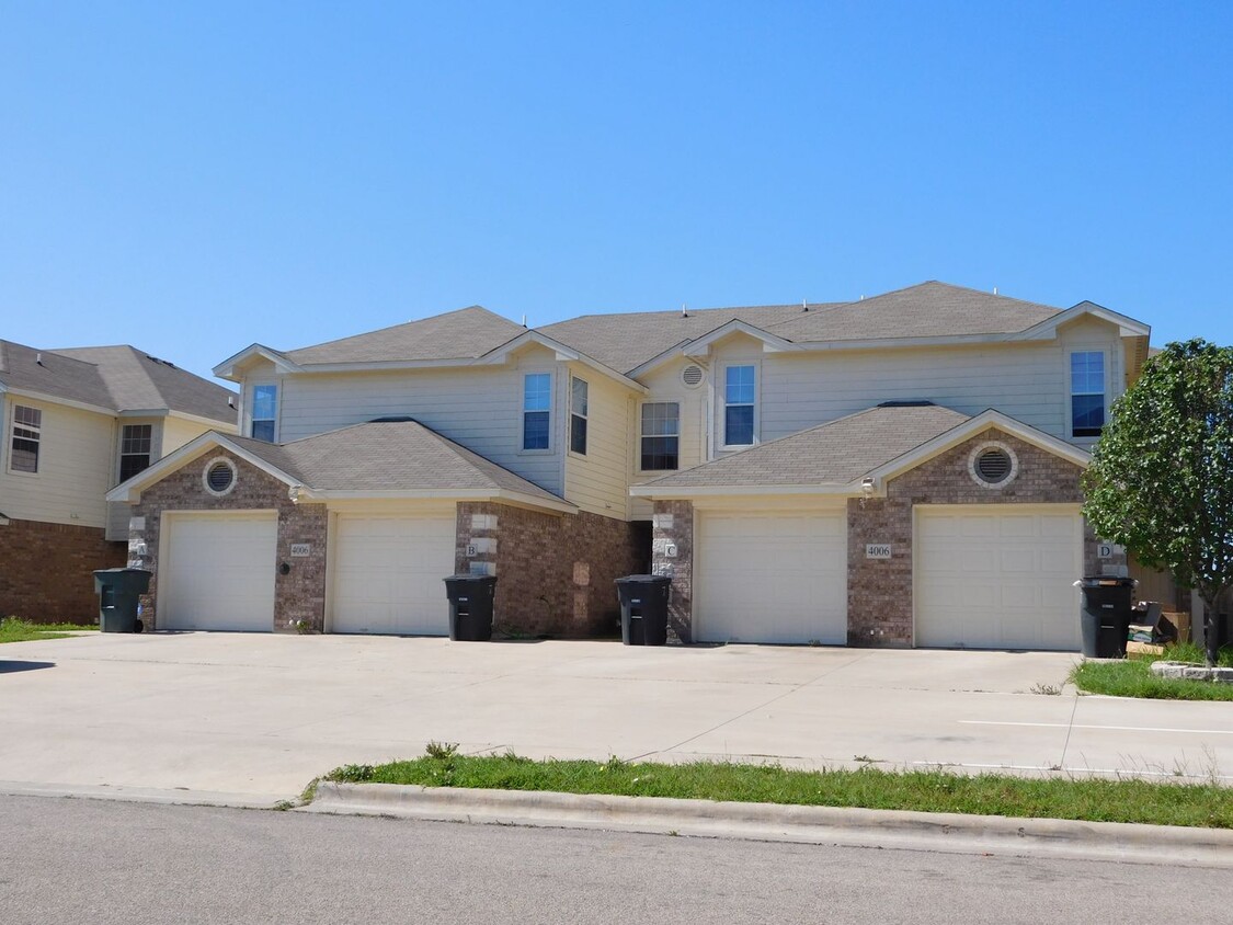 Foto principal - 4006 Cambridge Dr