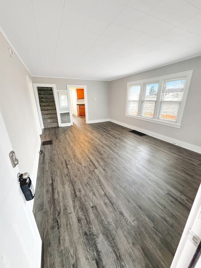 Foto del edificio - 6824 Hanna Lake Ave SE