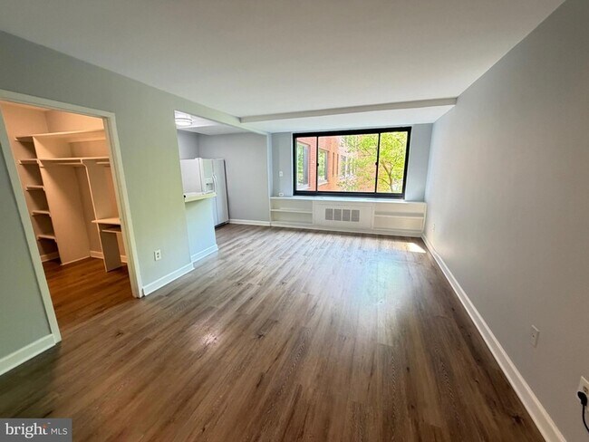 Foto del edificio - 1021 Arlington Blvd