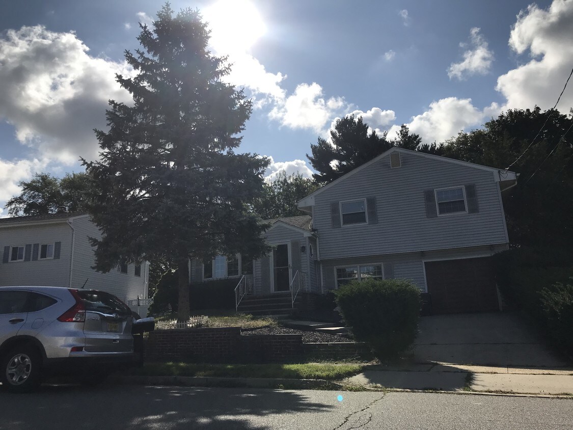 15 Crassas St, South Amboy, NJ 08879 House for Rent in South Amboy, NJ