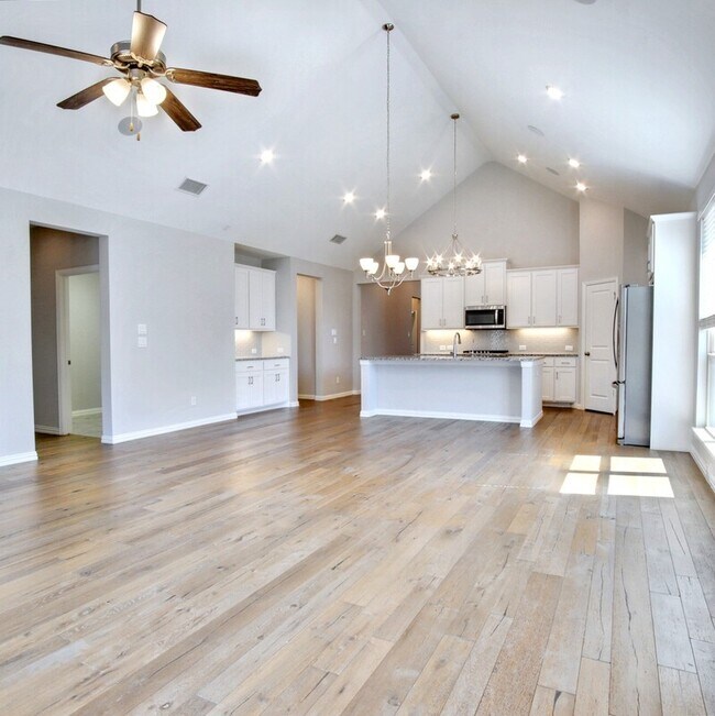 Building Photo - 13607 Fieldcrest Rd