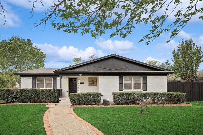 Foto del edificio - 8005 Woodhue Rd