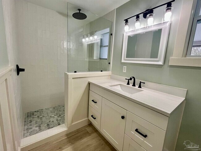 Building Photo - 1501 E Cross St