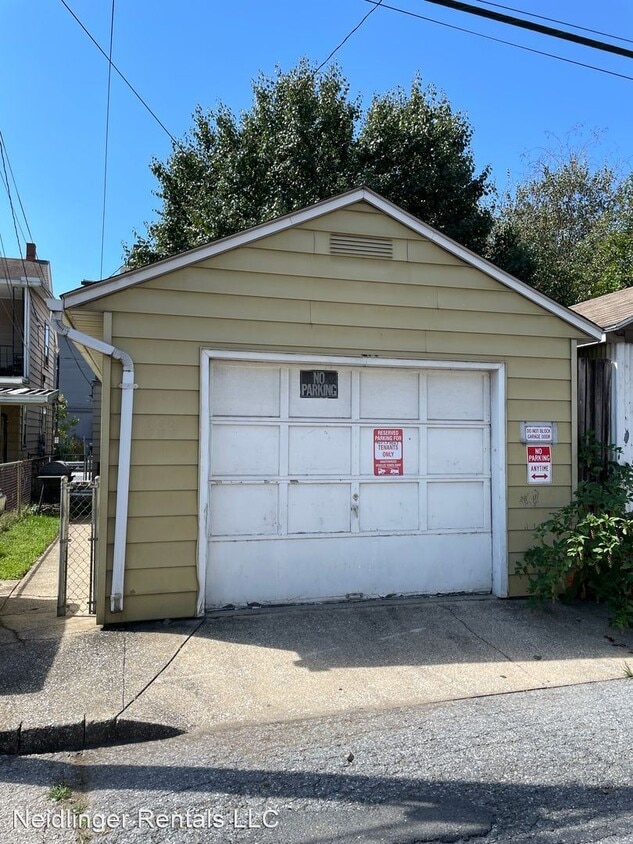 Building Photo - 4 br, 1.5 bath House - 669 S Front St