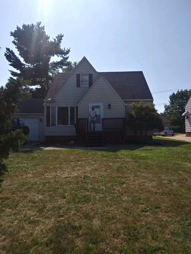 6244 Dunham Rd, Maple Heights, OH 44137 House Rental in Maple Heights