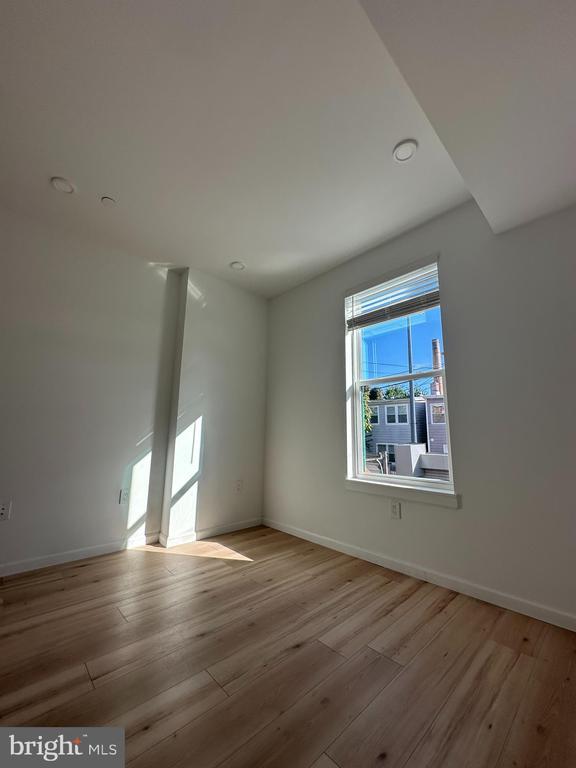 Foto del edificio - 1925 H St NE