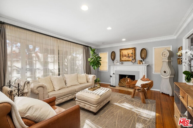 Foto del edificio - 9031 David Ave