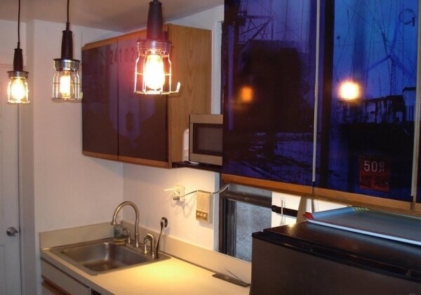 Building Photo - 246 E 90th St