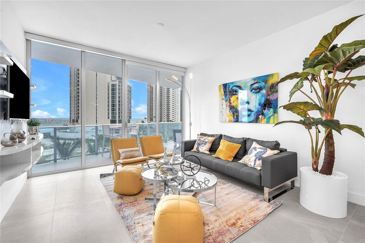 Foto principal - 17550 Collins Ave