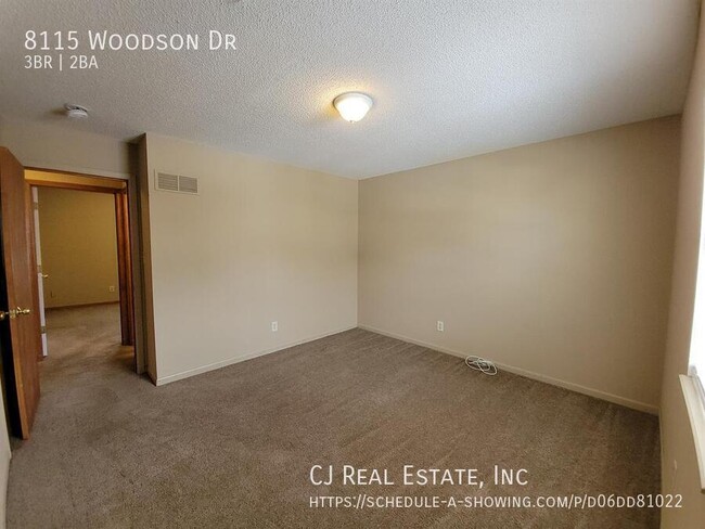 Foto del edificio - 8115 Woodson Dr